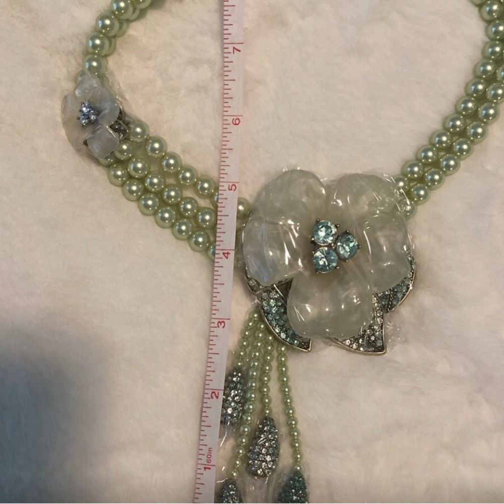 Elegant Heidi Daus” Night of the Gardenia”Green Pearl Necklace - Picture 3 of 8